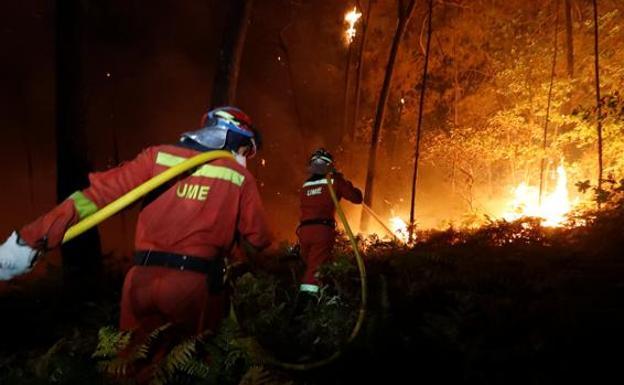 Spain's emergency military unit on stand-by for the Sierra Bermeja wildfire